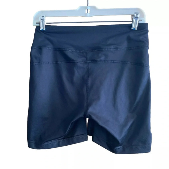 NWT Puma Women's Black Logo Stretch Cleverdry Tech Fitness Shorts Size Large - Picture 3 of 13